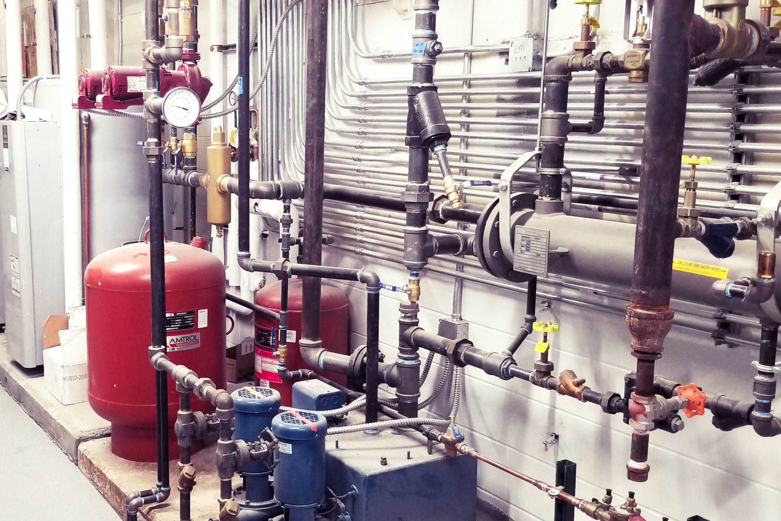 Industrial gas storage tank installation